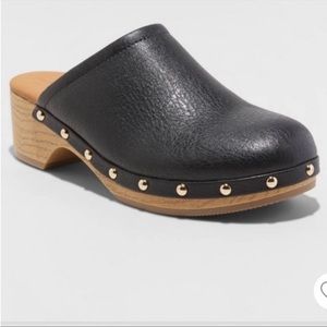 Universal Thread Women's Indra Heels
Black 8.5 clogs